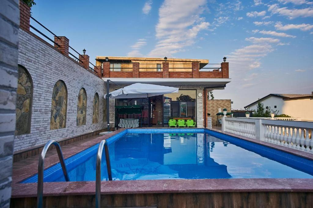 The Hilltop Skyline Hotel Tbilisi Exterior photo