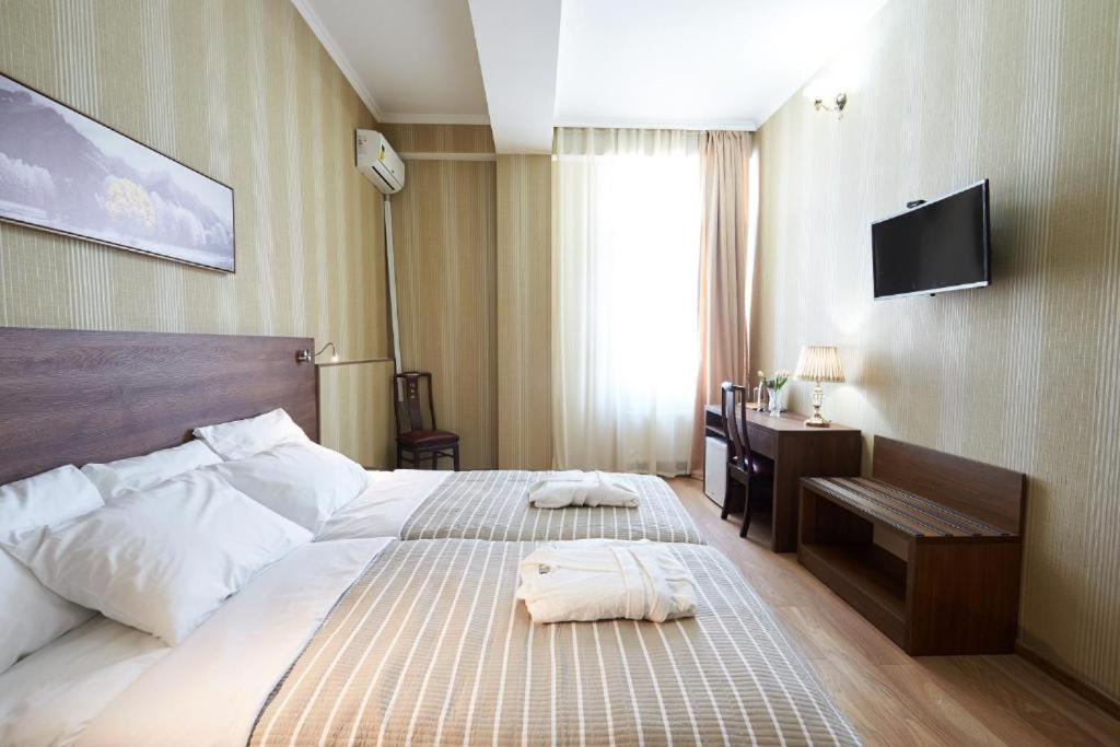 The Hilltop Skyline Hotel Tbilisi Exterior photo