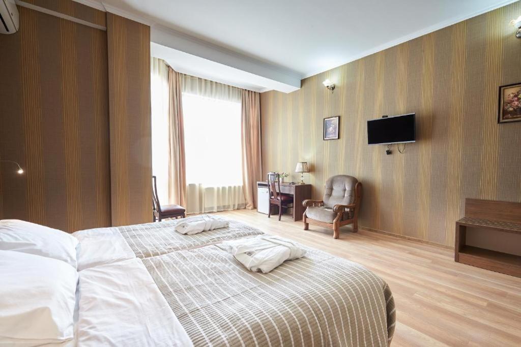 The Hilltop Skyline Hotel Tbilisi Exterior photo