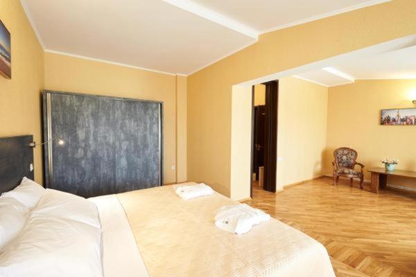 The Hilltop Skyline Hotel Tbilisi Exterior photo