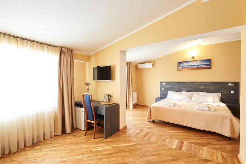 The Hilltop Skyline Hotel Tbilisi Exterior photo