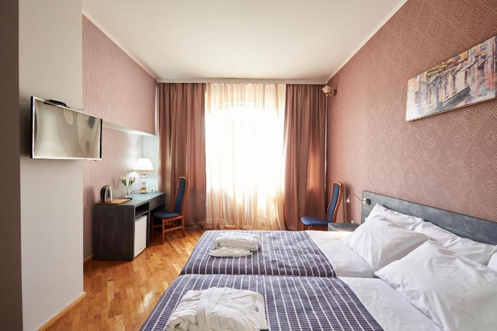 The Hilltop Skyline Hotel Tbilisi Exterior photo
