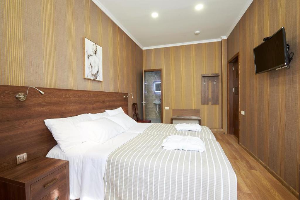 The Hilltop Skyline Hotel Tbilisi Exterior photo