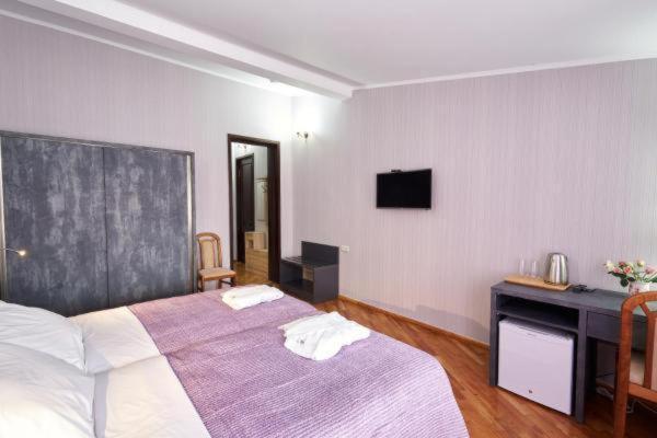 The Hilltop Skyline Hotel Tbilisi Exterior photo