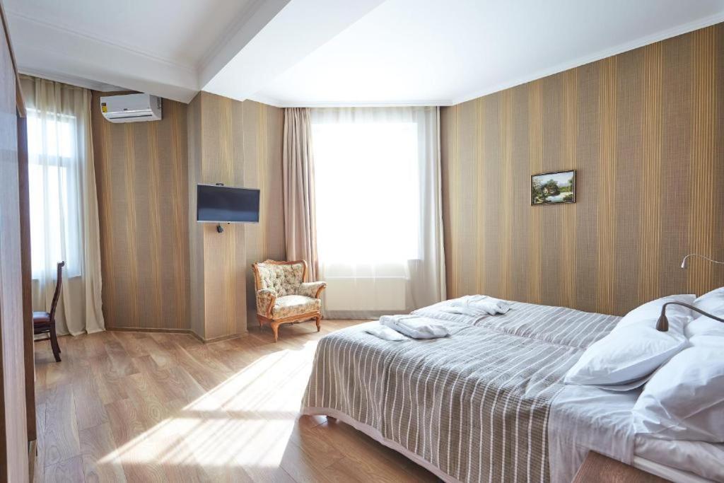 The Hilltop Skyline Hotel Tbilisi Exterior photo