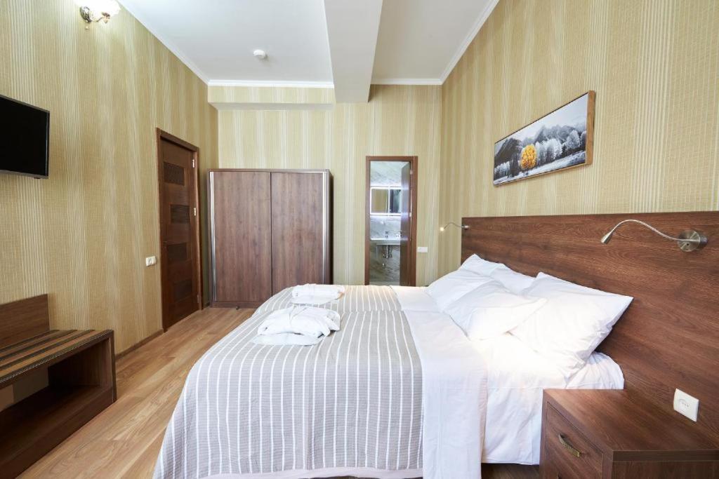 The Hilltop Skyline Hotel Tbilisi Exterior photo